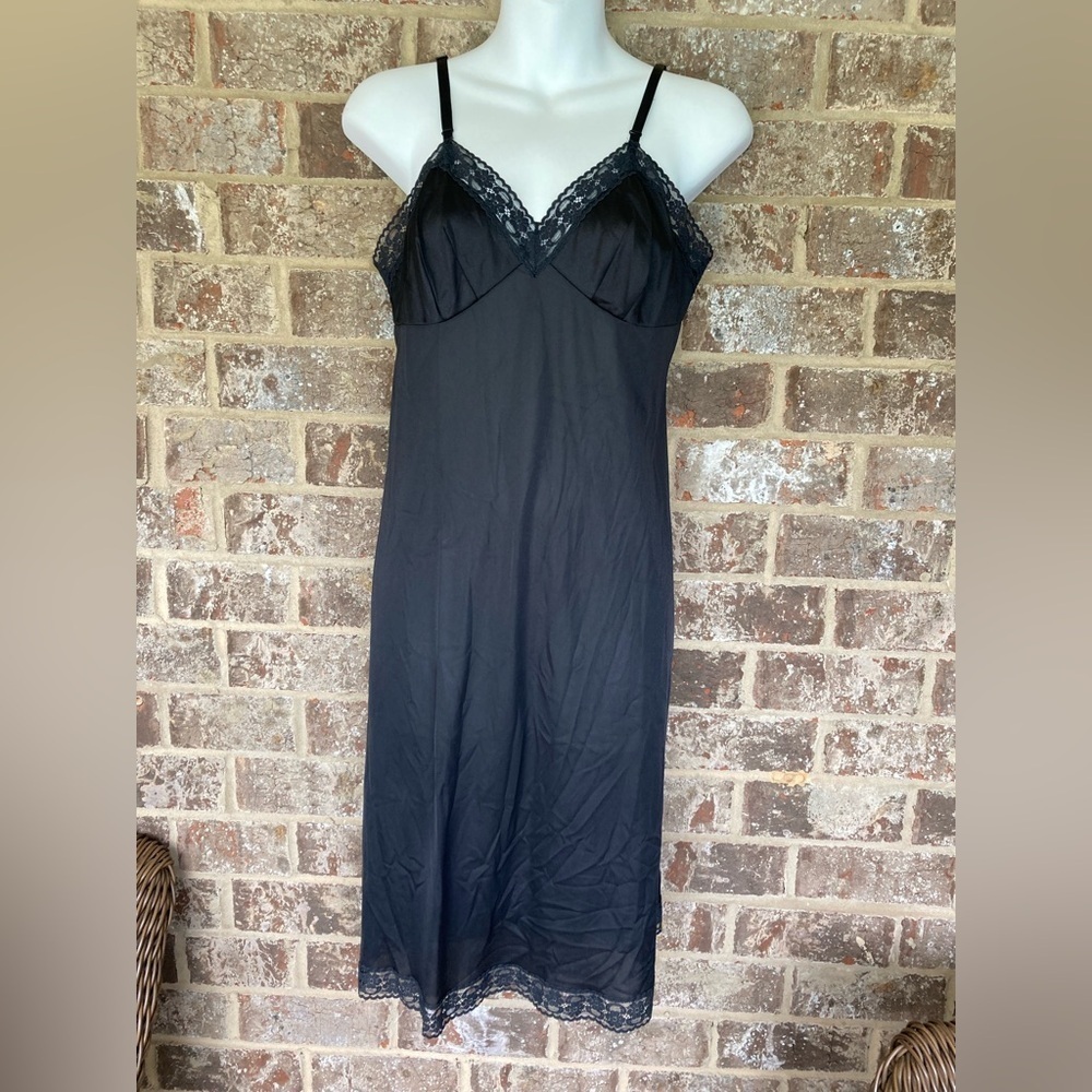 Vanity Fair Black Full Length Lace Accents Slip 34L Vintage Antron III
